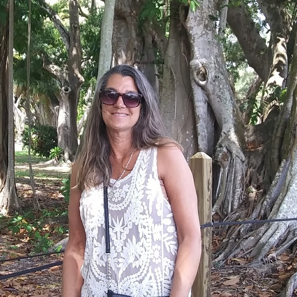 Meet your Posher, Lisa - Picture 1 of 1